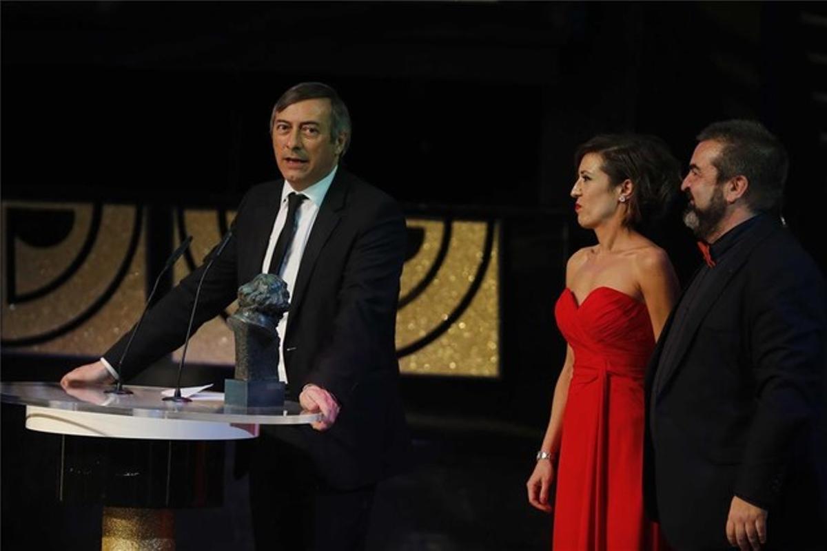 Los productores recogen el premio a la mejor película para ’La isla mínima’.