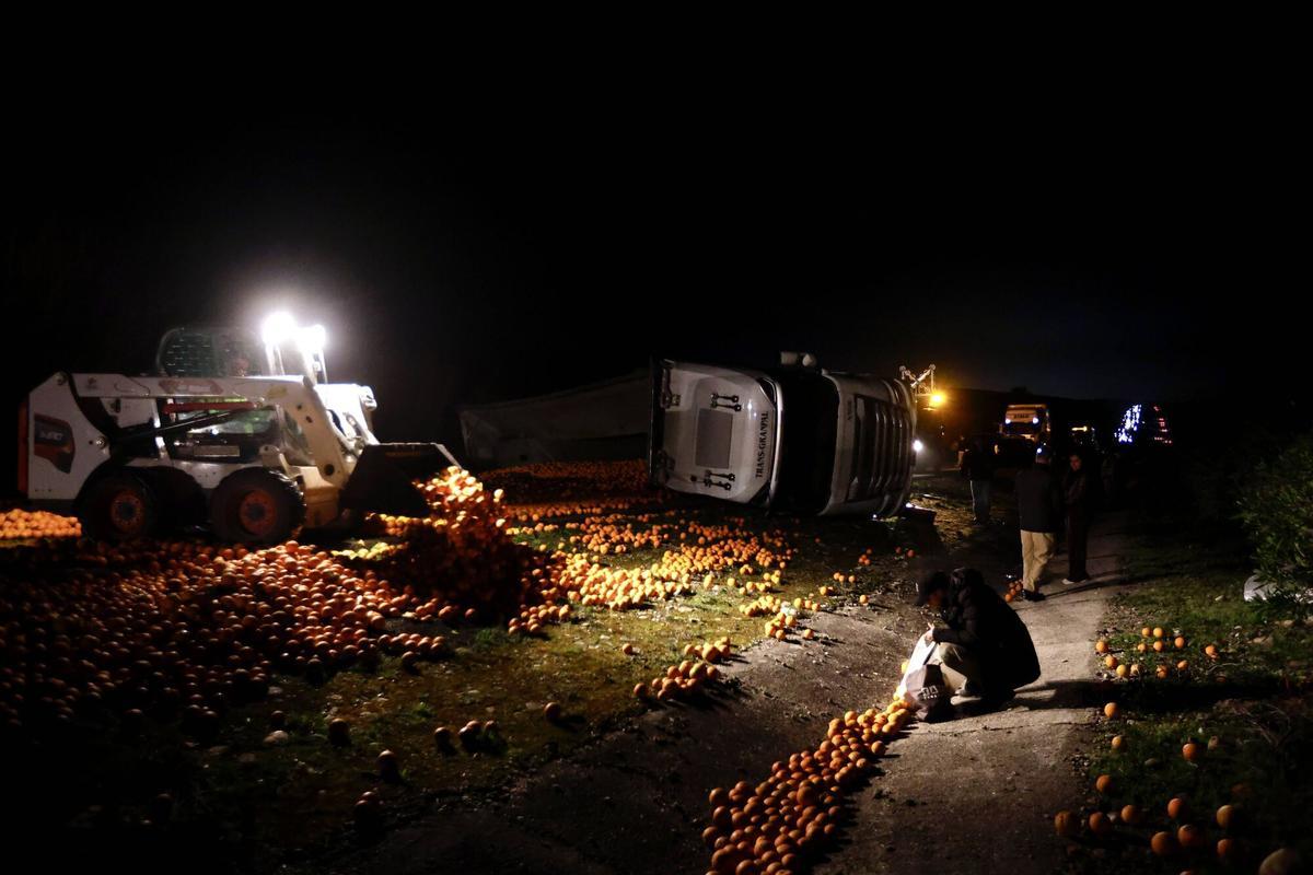 Accidente Camión naranjas autovía A4 km 385