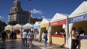 Mercat de Mercats degustación de comida en la plaza Catalunya