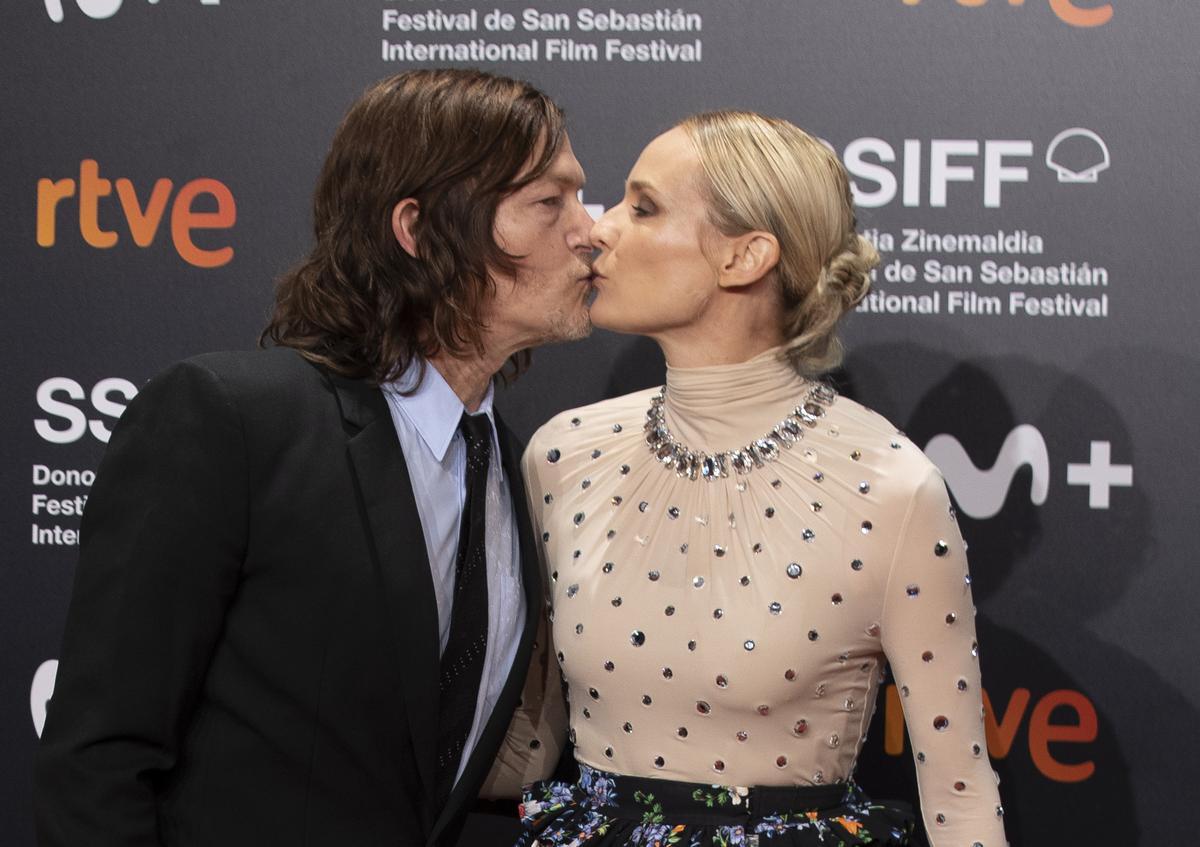 Norman Reedus y Diane Kruger se besan en el Festival de Cine de San Sebastián