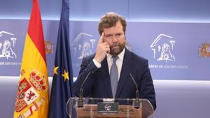 El portavoz parlamentario de Vox, Iván Espinosa de los Monteros, en una rueda de prensa en el Congreso de los Diputados, a 22 de marzo, en Madrid.