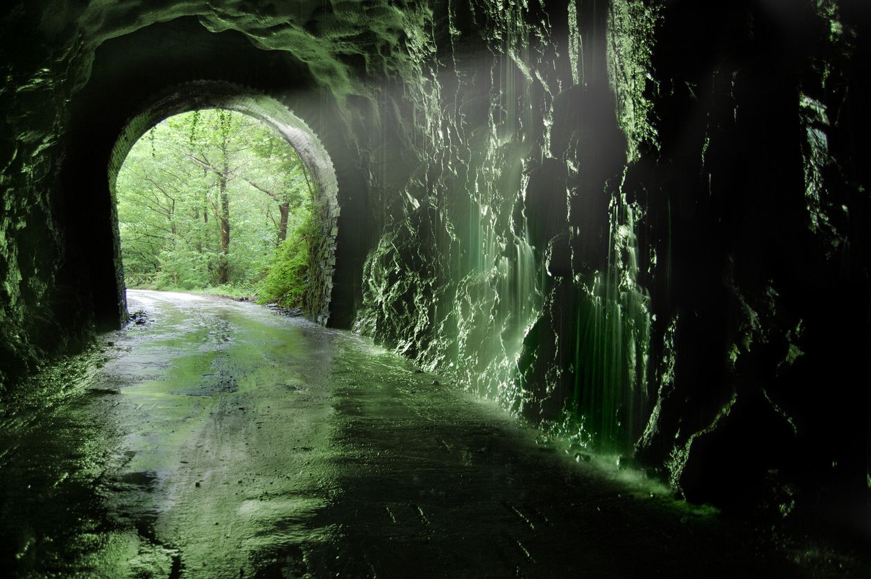 Viejo túnel en la provincia de Guizpuzcoa, ahora convertido en sendero.