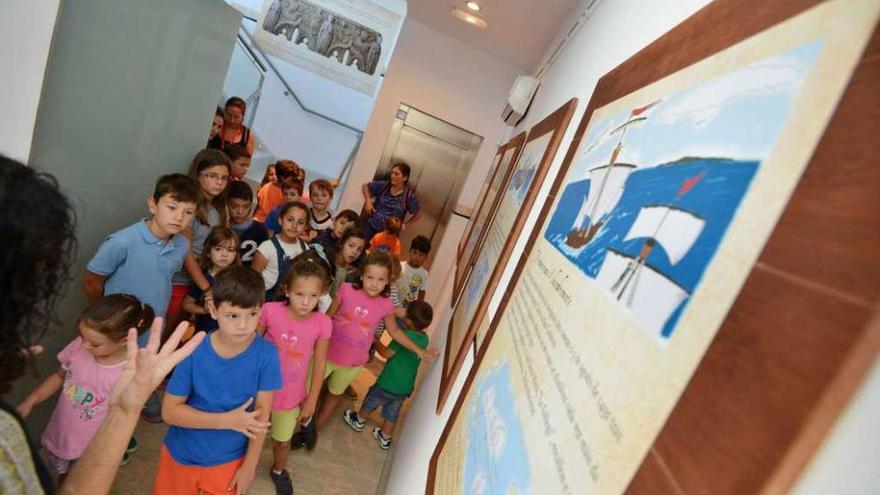 Alumnos de la última ludoteca de la Casa Rosada, visitando el Museo de Colón en Portosanto. // G.Santos