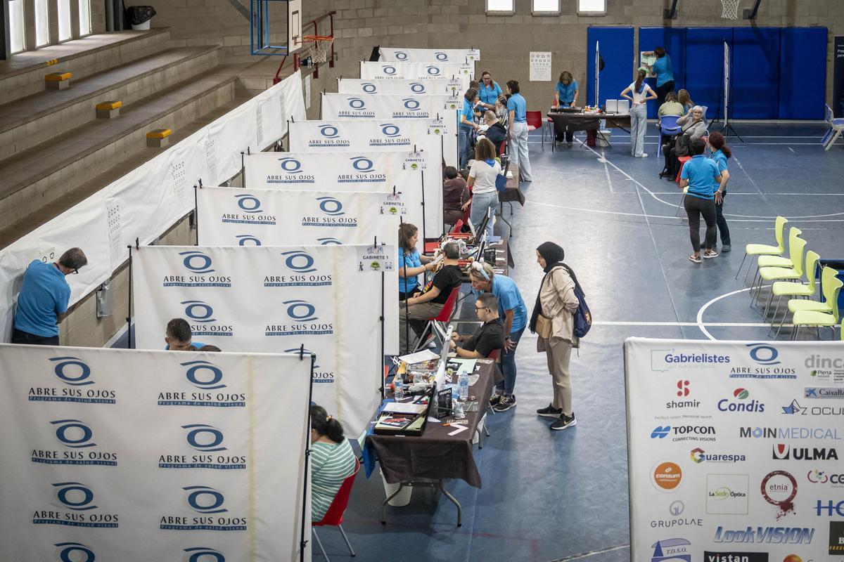 Sant Adrià ofrece revisiones gratuitas de vista y oído a más de 600 personas vulnerables