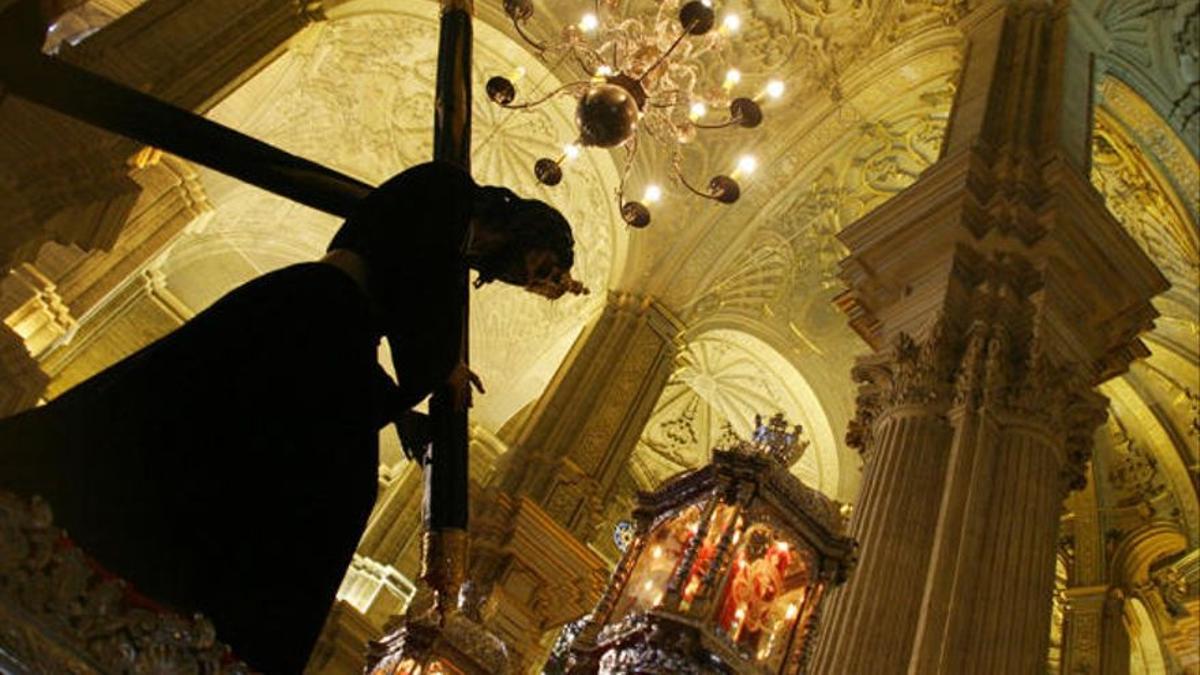 Jesús de la Pasión en el interior de la Catedral de Málaga.