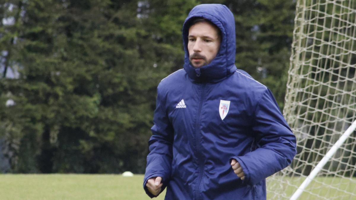 Antón Permuy en un entrenamiento de la SD Compostela