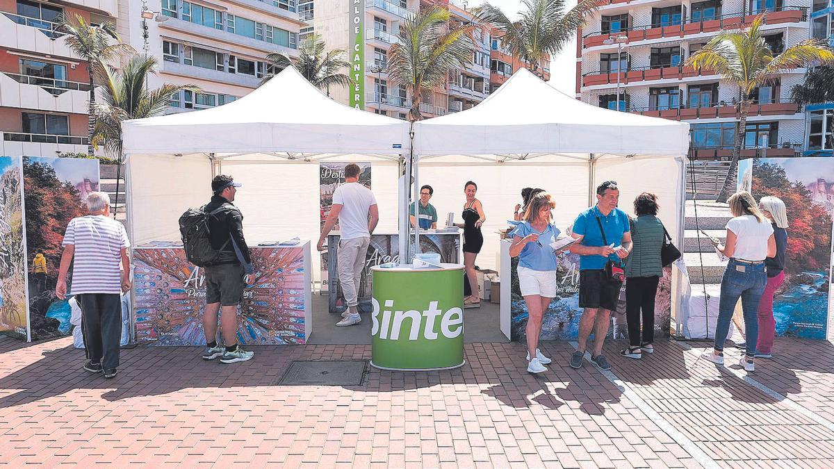 Estand informativo en Las Canteras