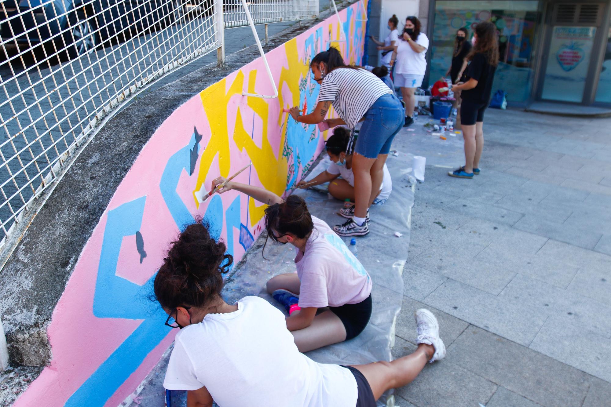 Dos grandes murales urbanos ponen el broche al “Rueiro de artistas”