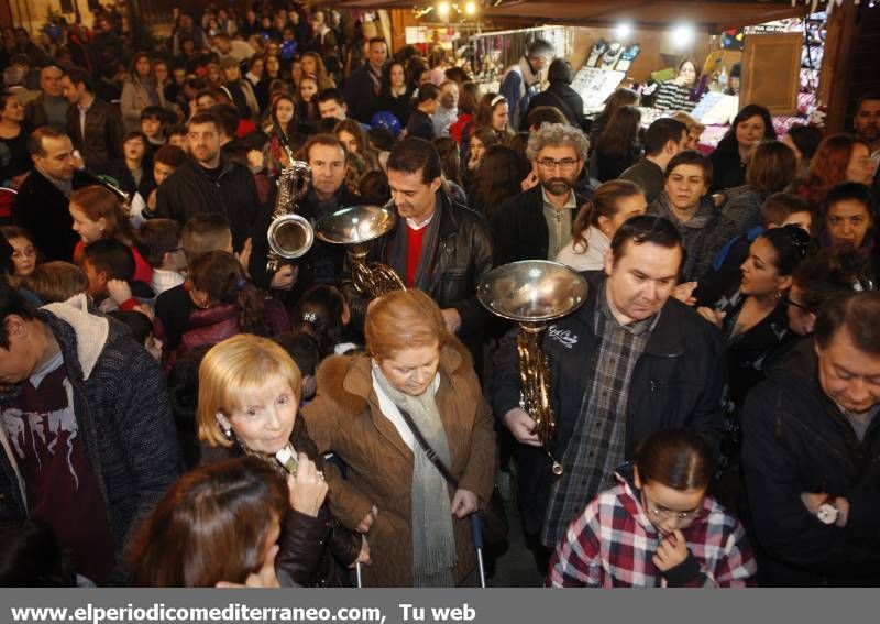 GALERÍA DE FOTOS -- Villancicos en el Mercat de Nadal