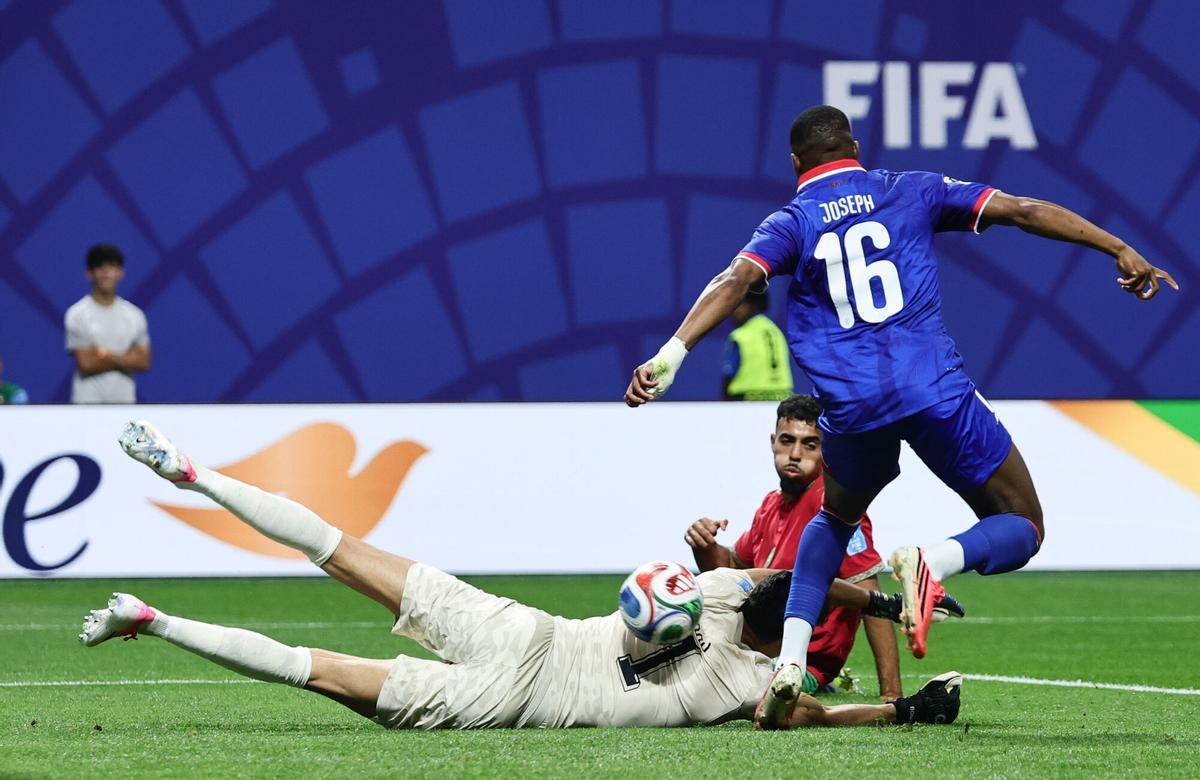 La acción de Leny Joseph ante Bounou que significó el primer gol de Haití en una Copa del Mundo