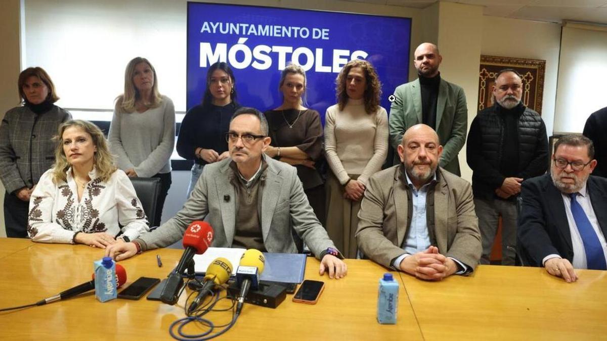 El alcalde de Móstoles, Manuel Bautista, durante una rueda de prensa, este jueves.