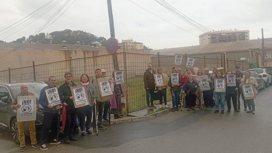 Los vecinos de La Pelusa presentarán dos contenciosos contra la gasolinera