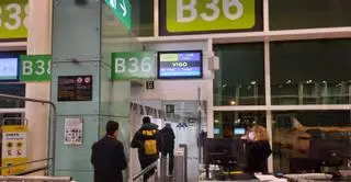 Vueling castiga a Peinador como su aeropuerto principal con menos destinos y vuelos