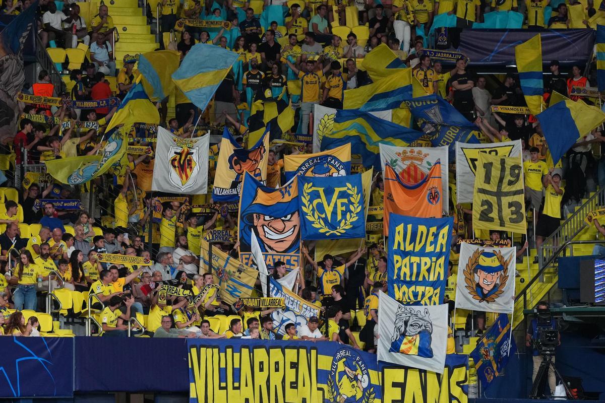 La afición del Villareal CF generó un ambiente espectacular durante el partido de Champions ante el Nápoles.