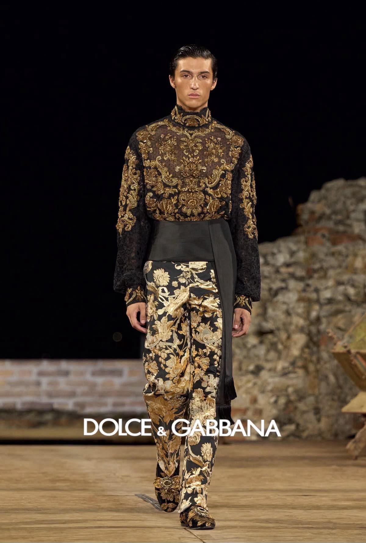 Lorenzo a la desfilada amb Dolce & Gabanna Lorenzo a la desfilada amb Dolce & Gabanna