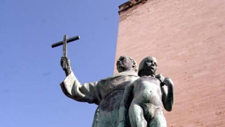 Escultura frente a Sant Francesc.