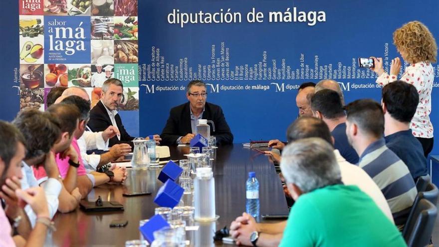 Reunión en la Diputación para llevar a cabo acciones promocionales del sector cárnico.