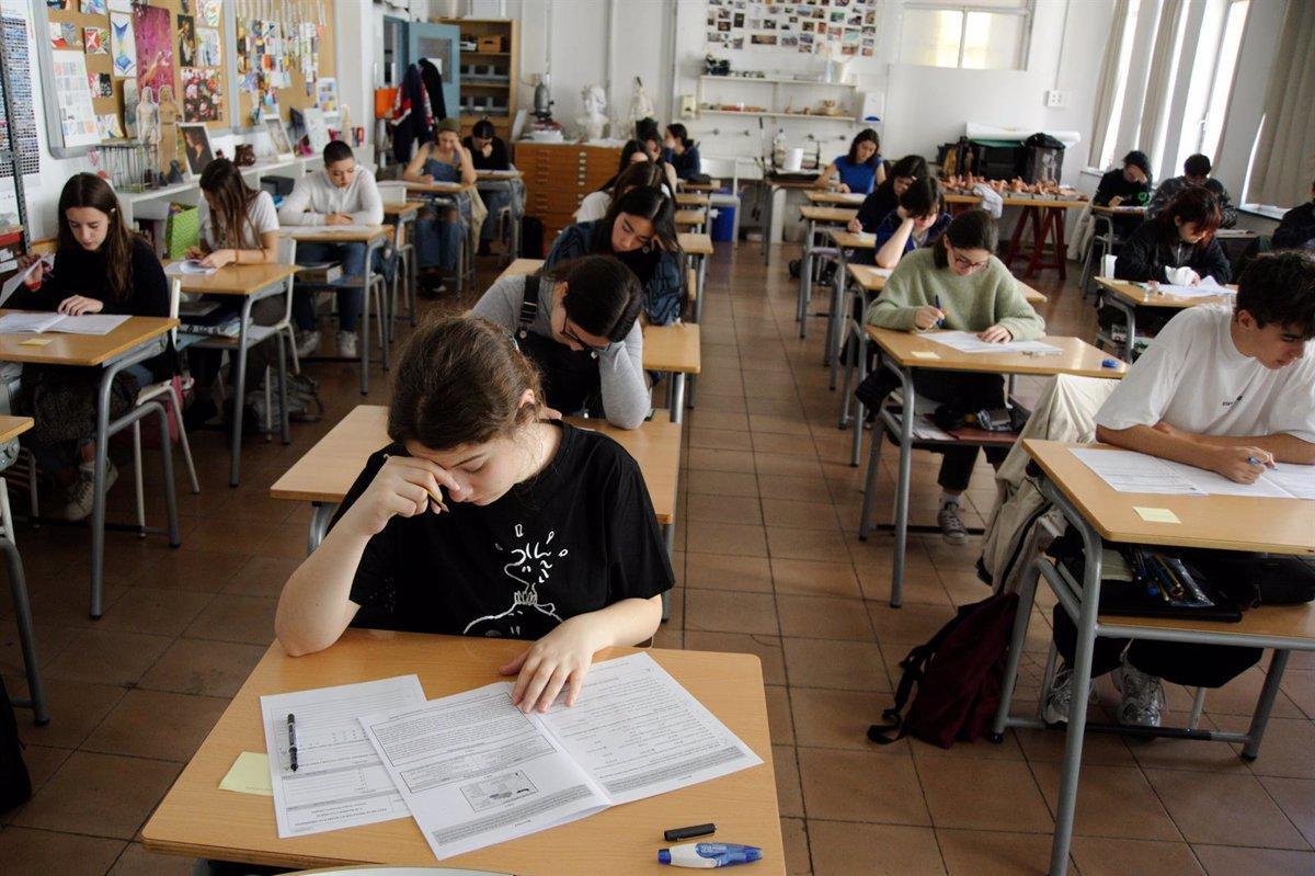 Alumnos de secundaria durante un examen en el instituto, en marzo del año pasado.