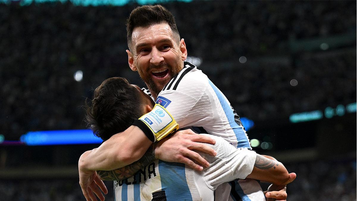 Nahuel Molina celebra con Messi el gol a Países Bajos