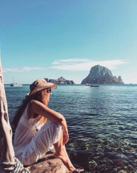 Mónica Naranjo disfruta de unos días de descanso en Ibiza y Formentera.