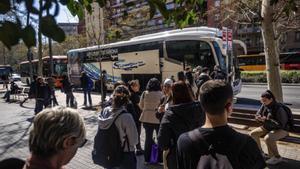 Dues de cada tres persones van a treballar amb cotxe