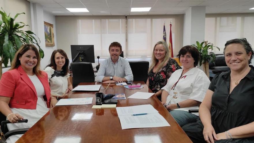 Javier Ureña, se reunió ayer con miembros del Colegio Oficial de Enfermeros y Enfermeras de Balears (Coiba)