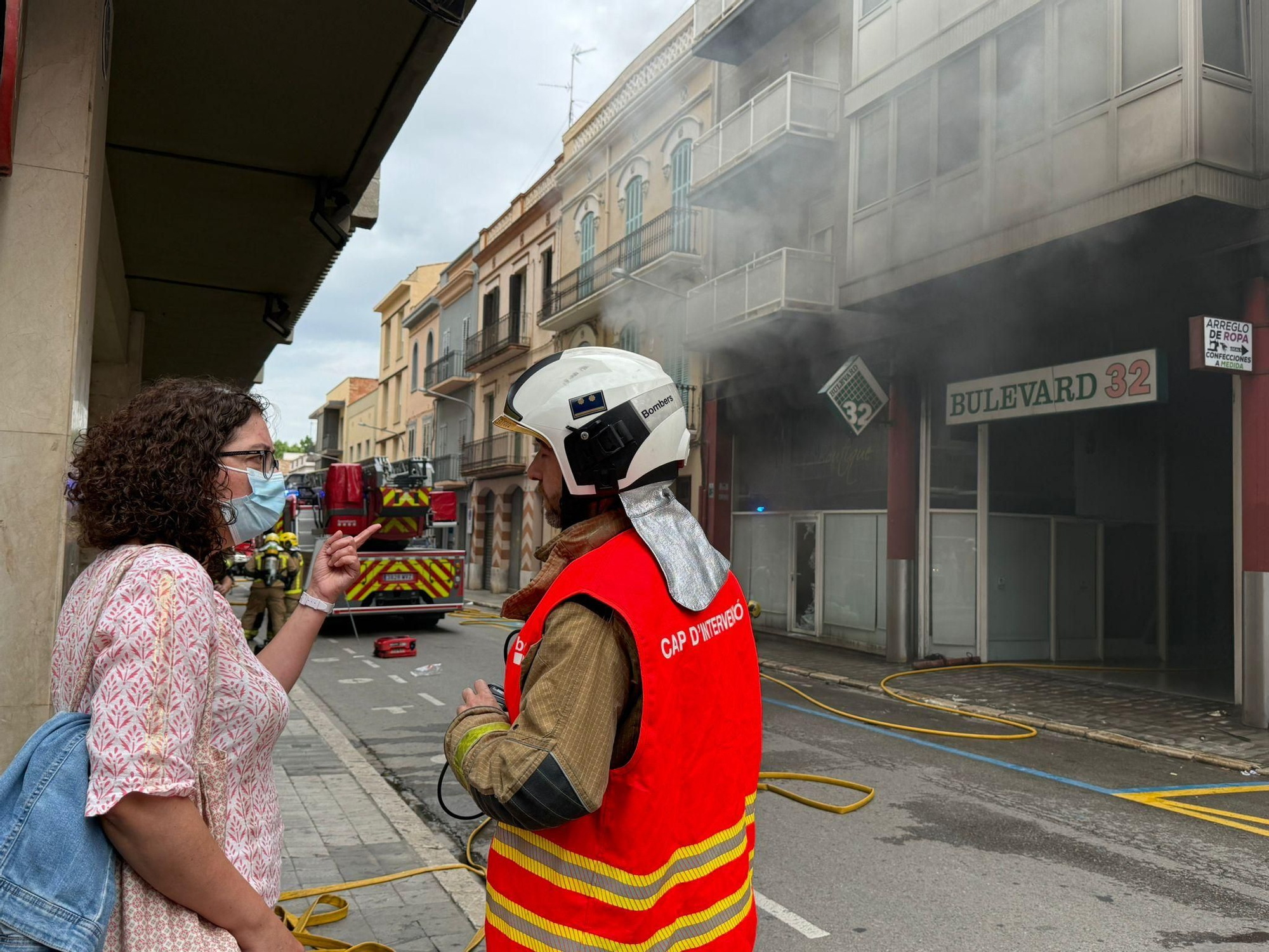Les imatges de l'incendi en una perruqueria de Figueres
