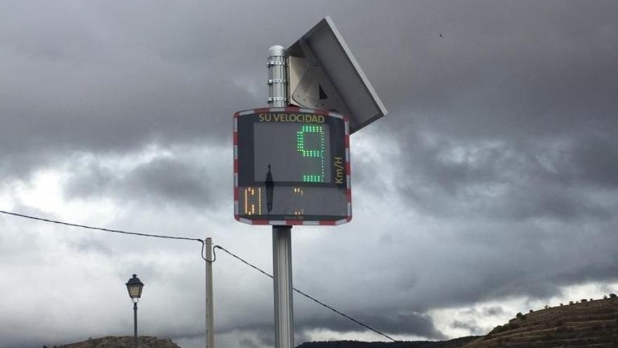 Radar instalado en una travesía de la comunidad.