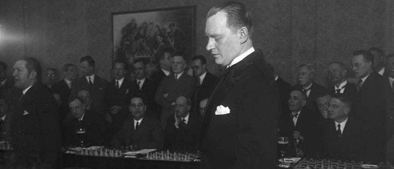El ajedrecista Alexander Alekhine, durante una partida en Berlín en una fecha sin determinar.