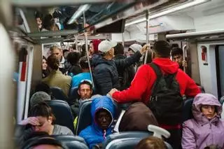 Colapso en el tren de Mallorca: «Cada mañana tenemos que oír ‘no cabéis’»