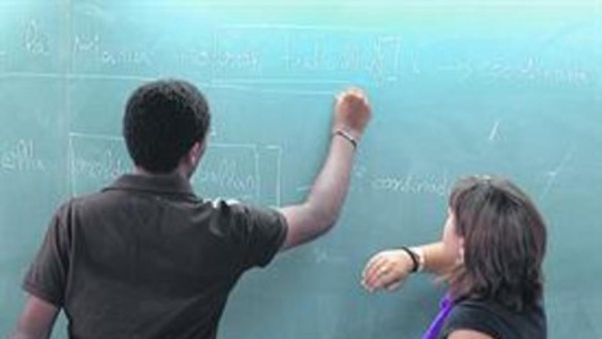 Clase de catalán en un grupo de ESO del colegio Maristes de Lleida.