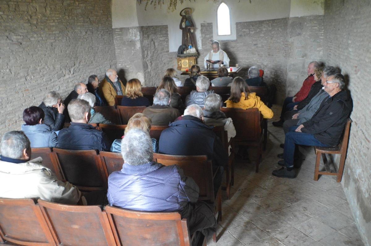 Els pagesos de Castelló celebren la Festa de Sant Antoni dels Cortals amb la mosca darrere l'orella