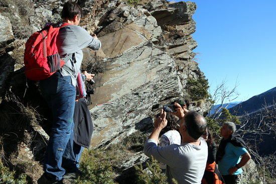 Descobreixen a la Vall d'Àssua centenars de gravats a la pedra de l'Edat mitjana