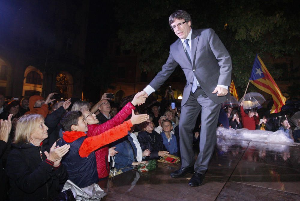 Puigdemont omple la plaça de la Independència de Girona