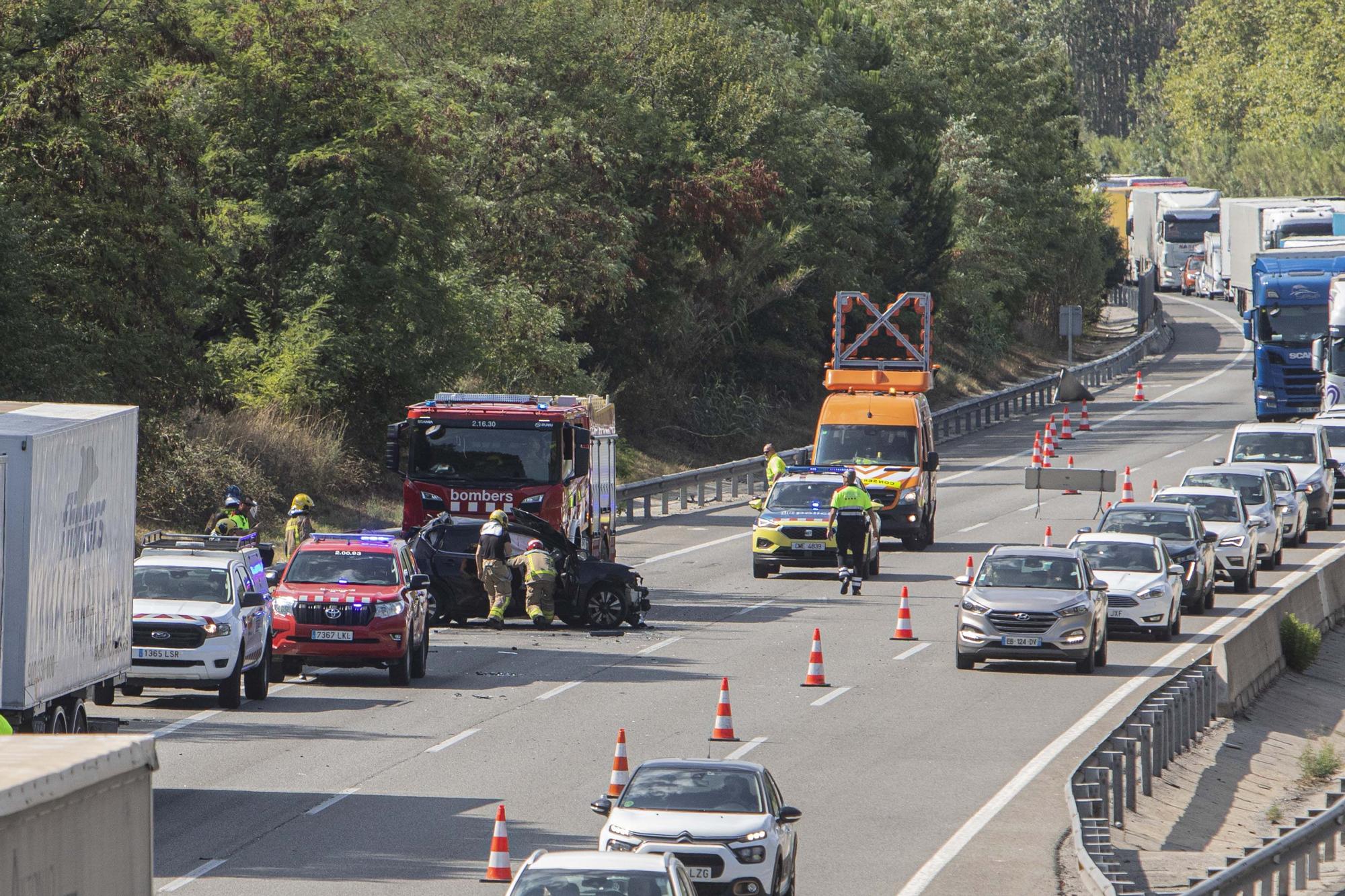 Un accident de trànsit provoca cues quilomètriques a l'AP-7 a Sils