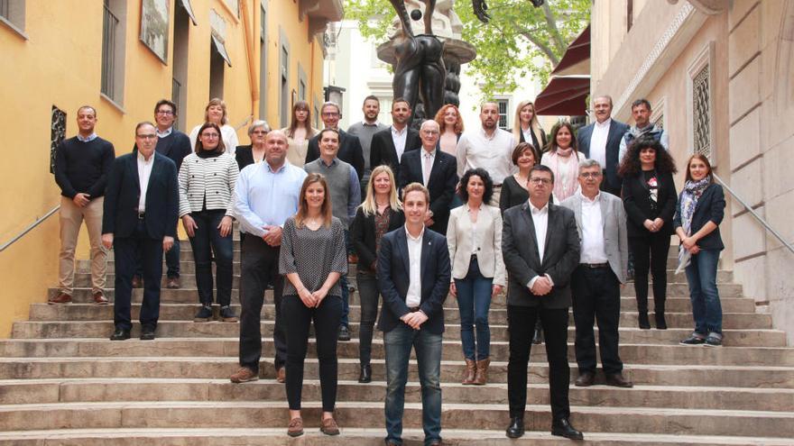 La candidatura de Masquef a les escales de la plaça Gala-Dalí.