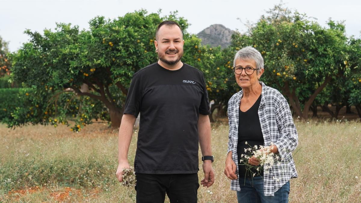 Miquel Gilabert y su madre, Josefina Carrió