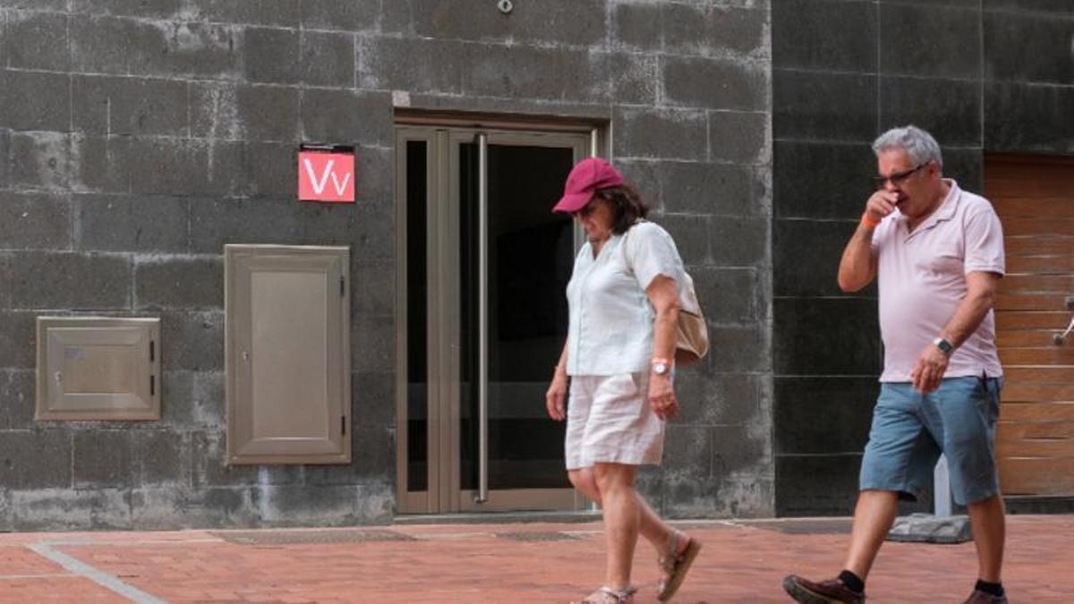 Portal de un edficio dedicado al alquiler vacacional en el Archipiélago.