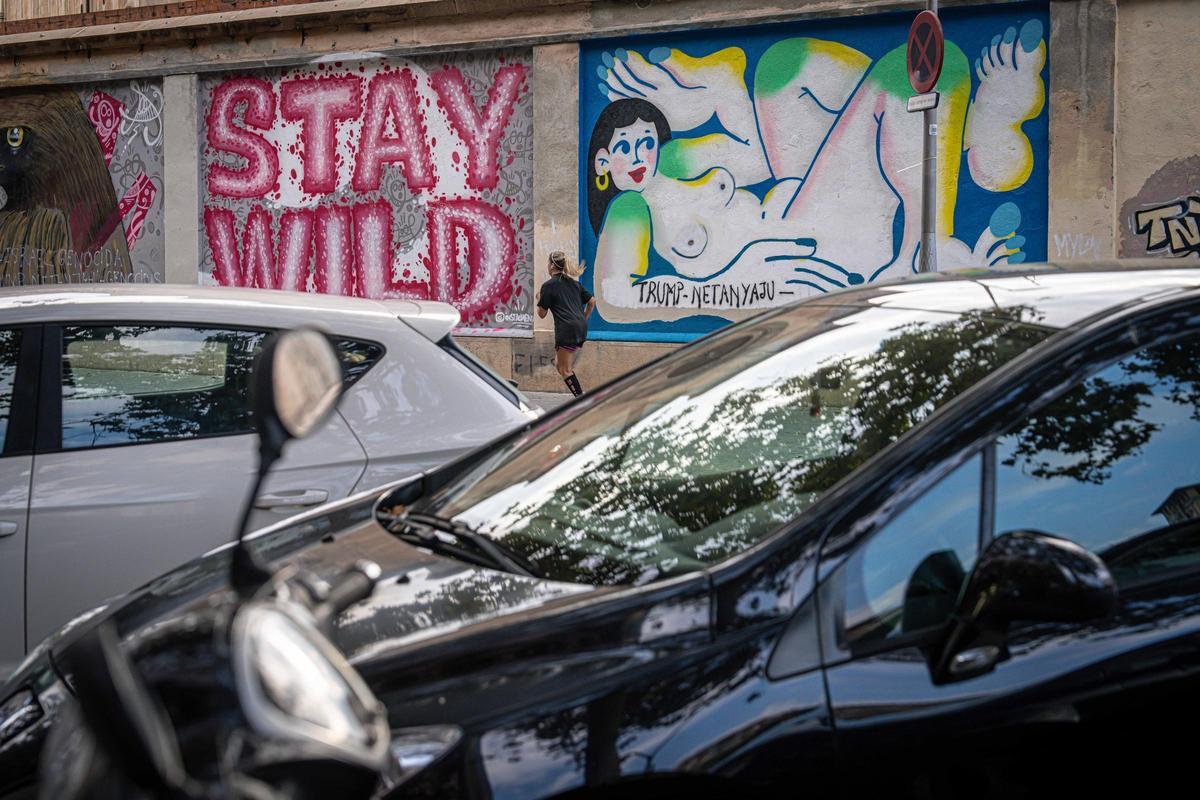Murales pintados en las paredes de la cárcel Modelo de Barcelona