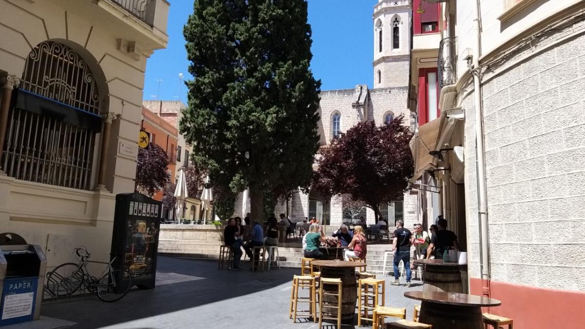 Comerços i terrasses de bars de Figueres obren sense cap incidència