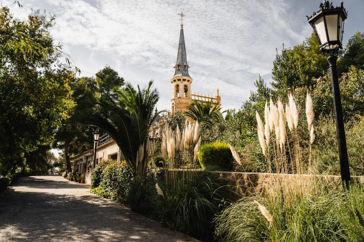 La ermita destaca también por el entorno natural que la rodea