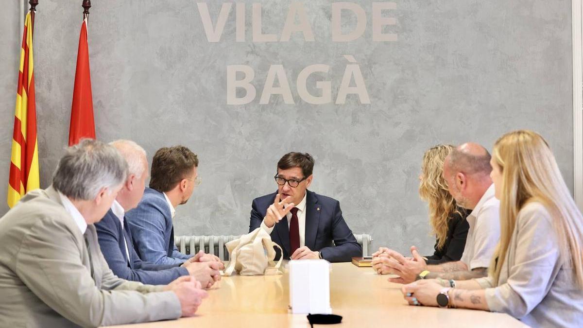 Un instant de la reunió de treball entre els electes baganesos, Elia Tortolero i Salvador Illa
