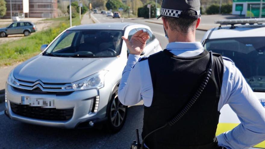 Control policial a l&#039;entrada de la ciutat de Girona, en una imatge d&#039;arxiu