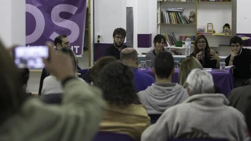 Antonio Estañ y Miguel Urbán, ayer, en el acto de Podemos.