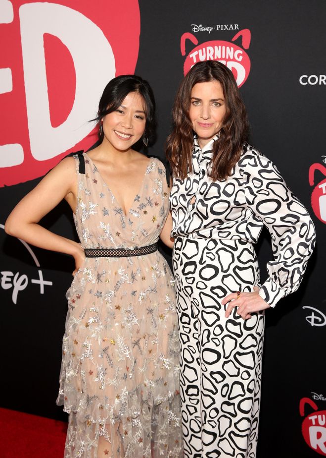 Domee Shi y Lindsay Collins, en el estreno de 'Red'