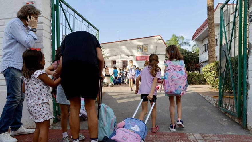 Los grupos de WhatsApp de padres 'vuelven a las aulas' entre advertencia por uso irresponsable