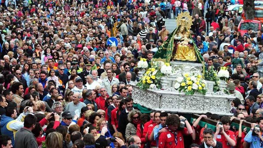 El tiempo anima a miles de romeros a acompañar a la Virgen del Puerto de Plasencia