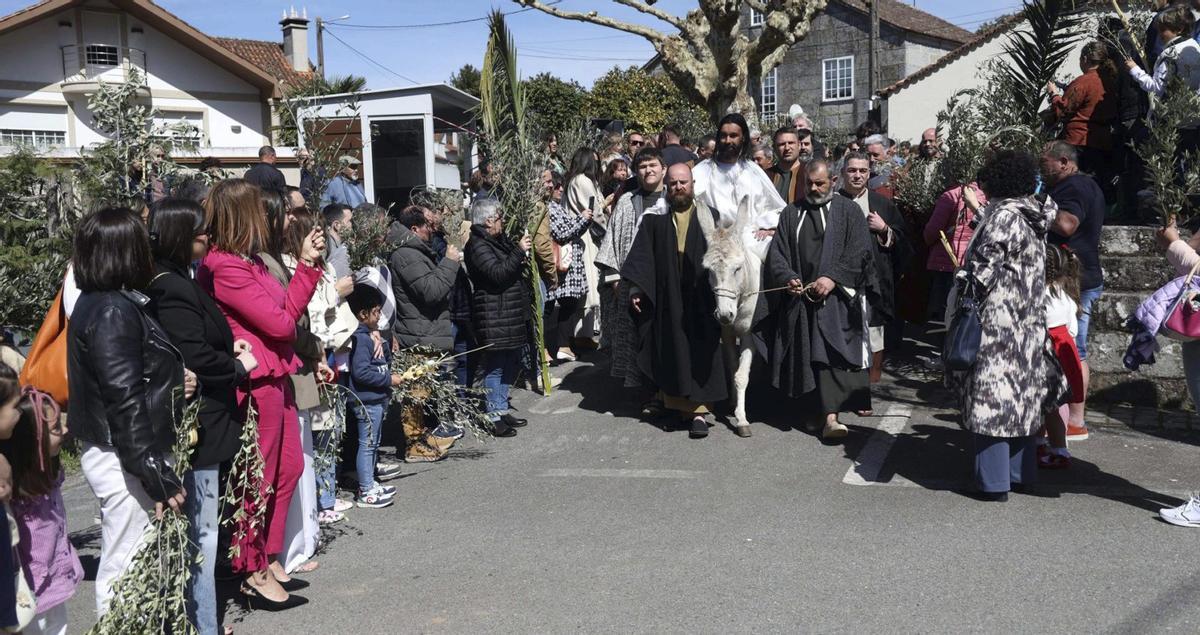 Entrada de Jesús en Jerusalén, primera representación de la Semana Santa viviente de Paradela. | NOÉ PARGA
