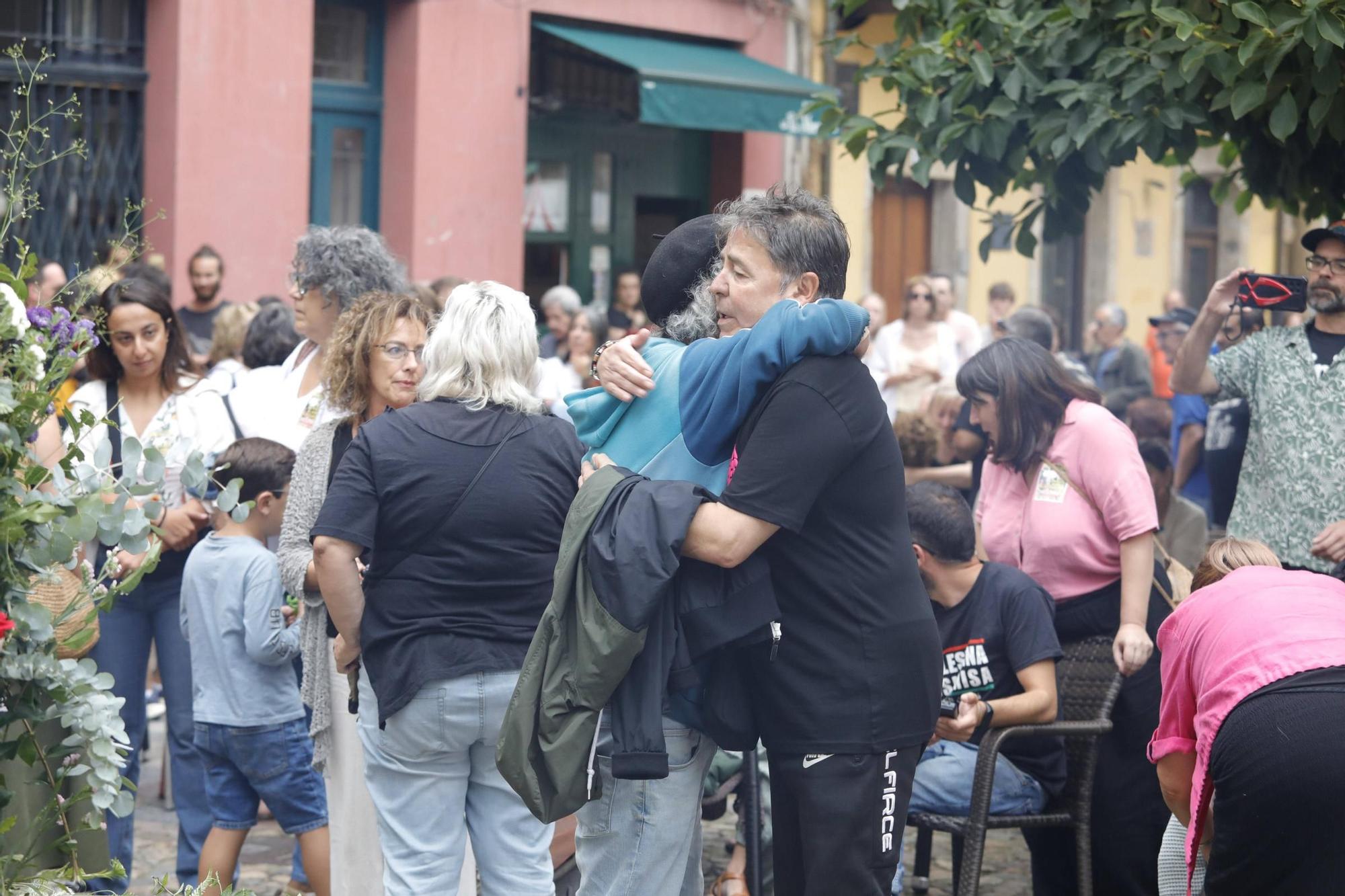 Así fue la despedida y el homenaje de amigos y clientes del Cafetón en Avilés a sus dueños, muertos en León