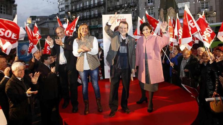 Abel Losada, Carmela Silva, Abel Caballero y Lola Galovart cierran la campaña del PSOE en Vigo. // Grobas